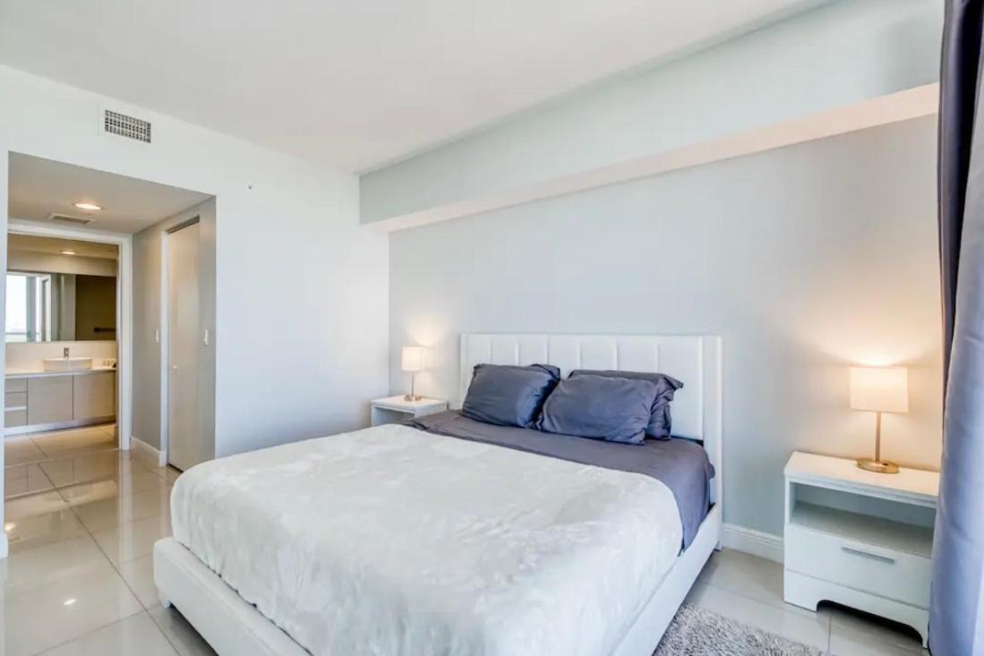 Stunning Penthouse Suite Waterfront 2Bd 2Ba Hallandale Beach Eksteriør bilde