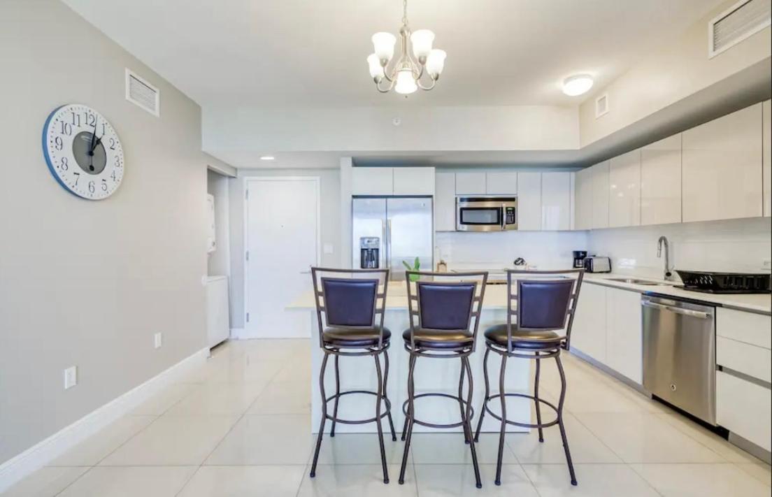 Stunning Penthouse Suite Waterfront 2Bd 2Ba Hallandale Beach Eksteriør bilde