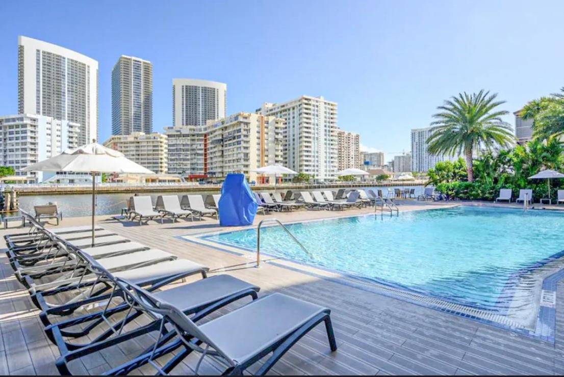 Stunning Penthouse Suite Waterfront 2Bd 2Ba Hallandale Beach Eksteriør bilde